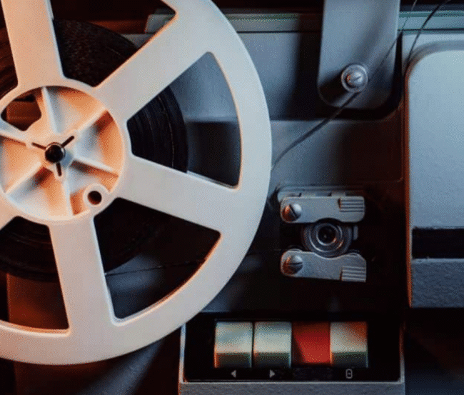 Escáner profesional de carretes de película de 8mm o Super 8 en proceso de digitalización